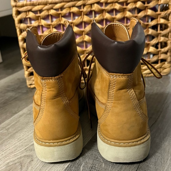 Timberland Women's Nubuck Tan Leather Boots Sz. 9 - Picture 8 of 9